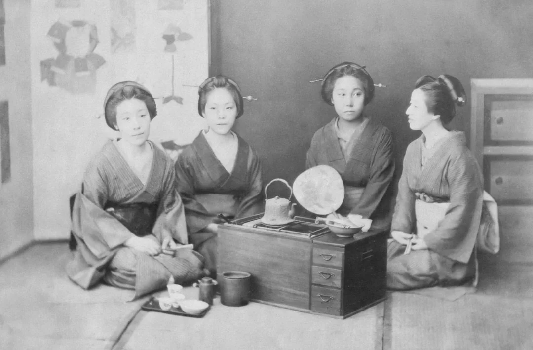 일본 K뷰티 연령대별 소비자 분포 일러스트